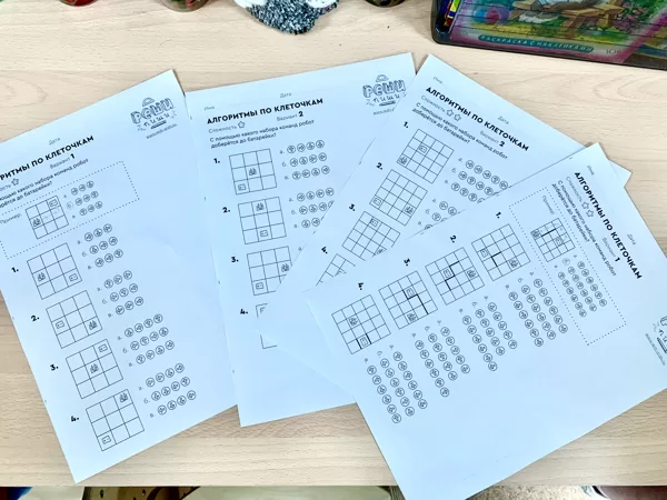 Игра - помоги роботу добраться до батарейки :)
